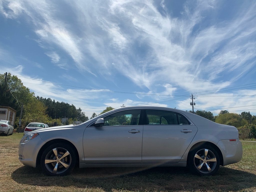 Photo 2 of this CHEVROLET MALIBU