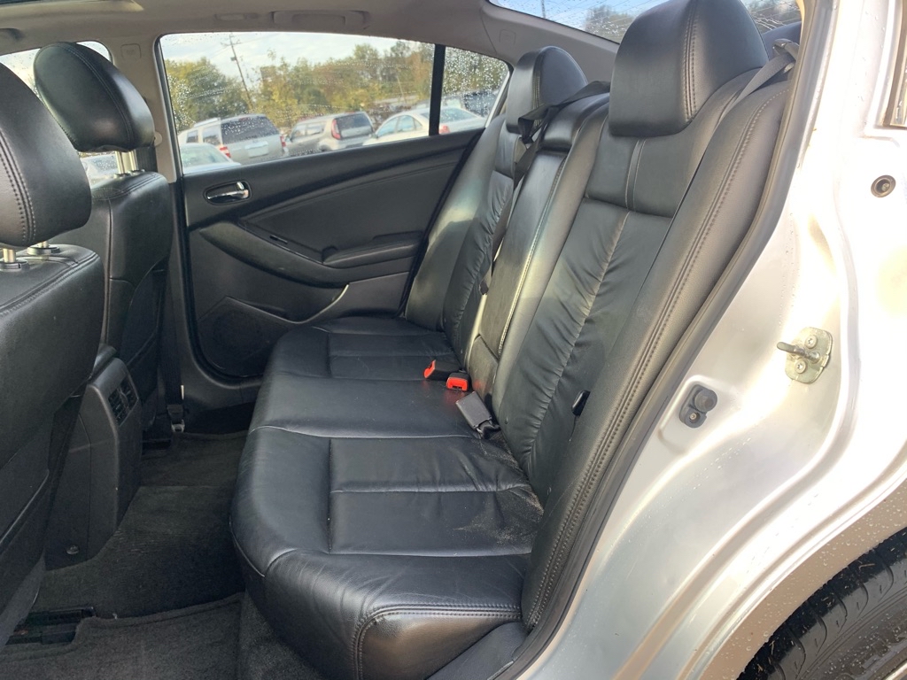 Photo 10 of this NISSAN ALTIMA