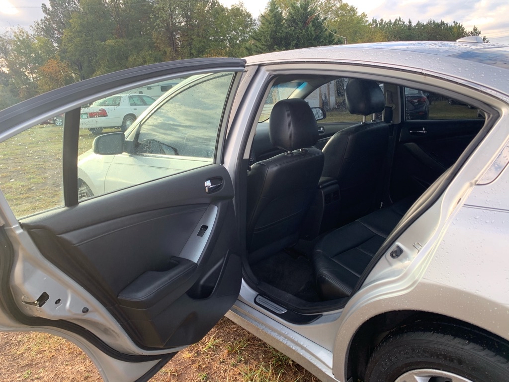 Photo 9 of this NISSAN ALTIMA