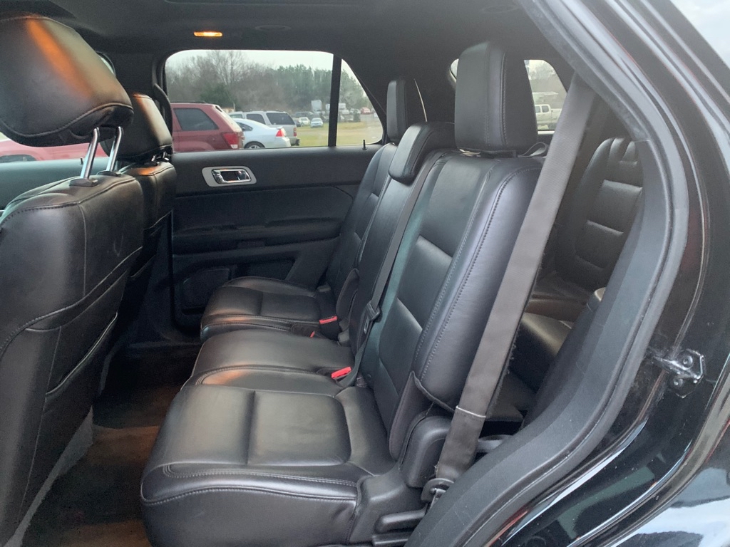 Photo 10 of this FORD EXPLORER