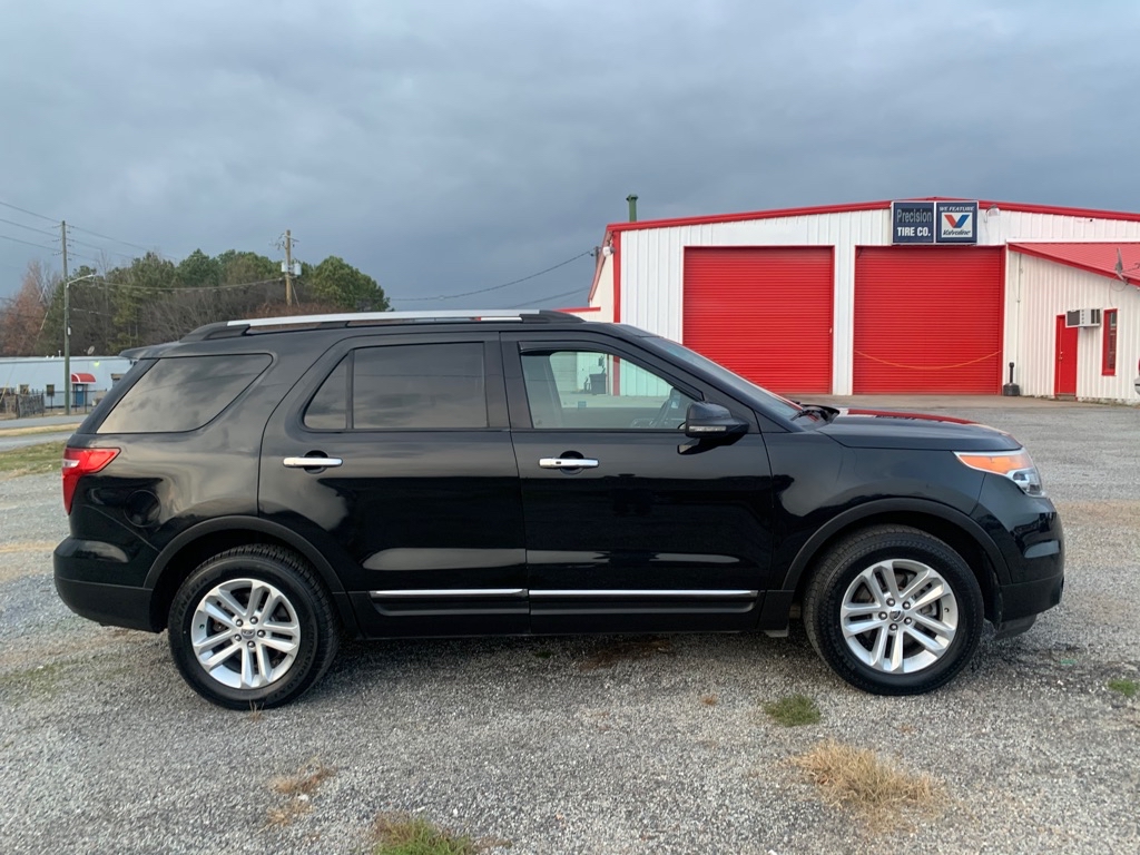 Photo 4 of this FORD EXPLORER