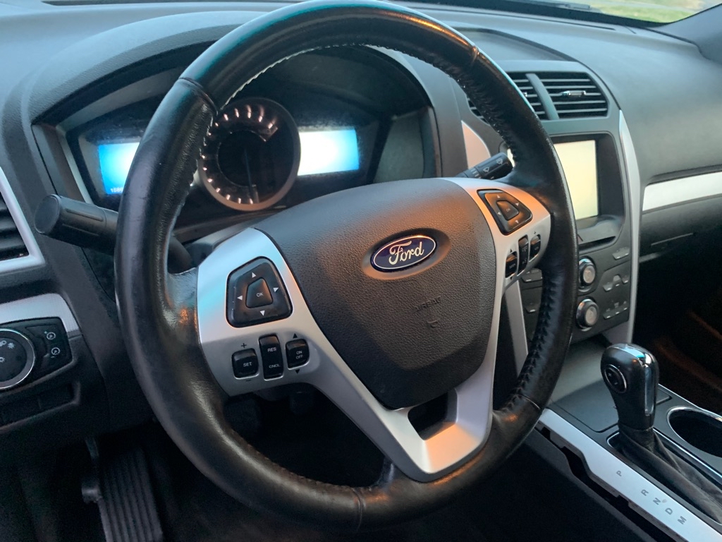 Photo 18 of this FORD EXPLORER