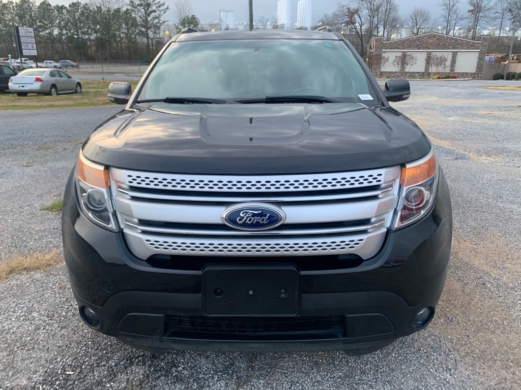 Photo 2 of this FORD EXPLORER