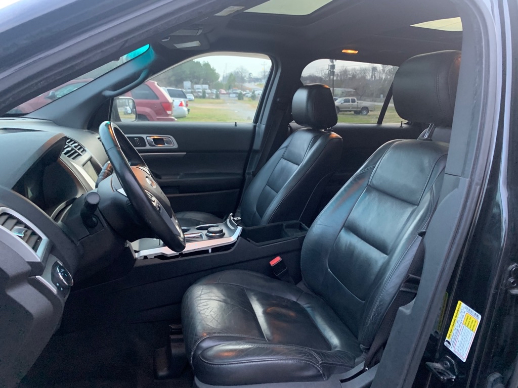 Photo 15 of this FORD EXPLORER