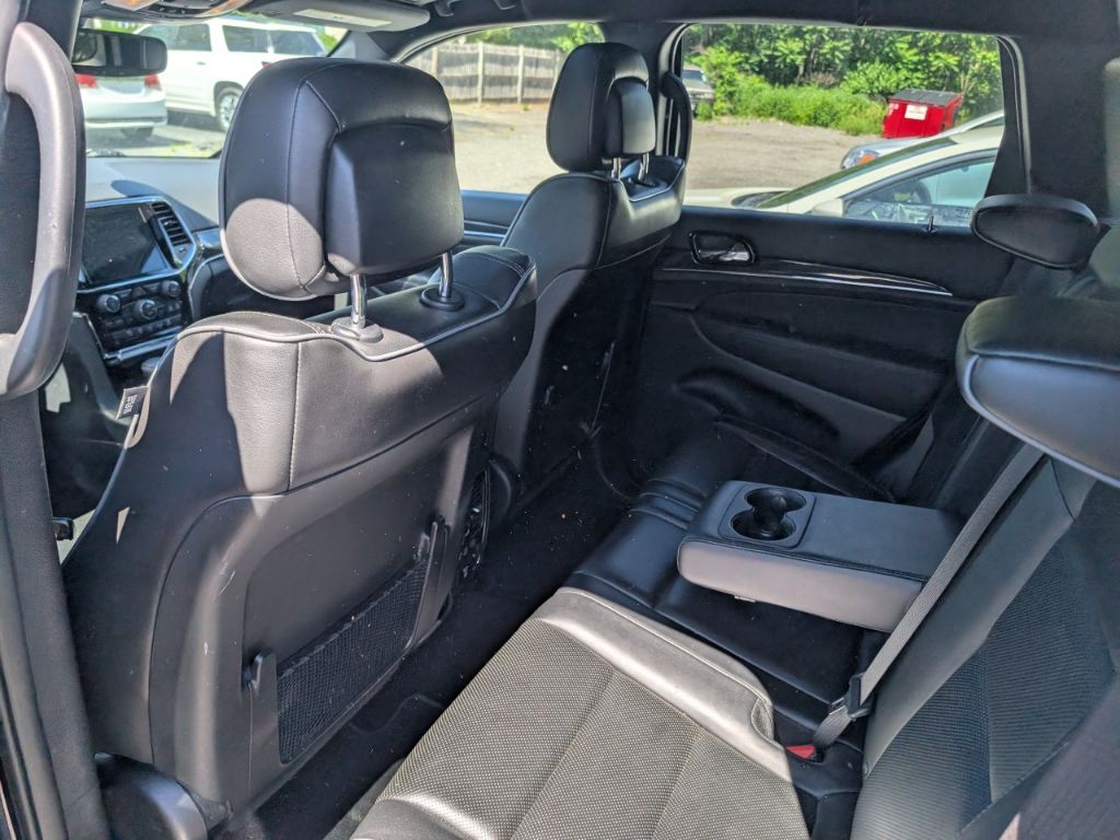 Photo 13 of this JEEP GRAND CHEROKEE