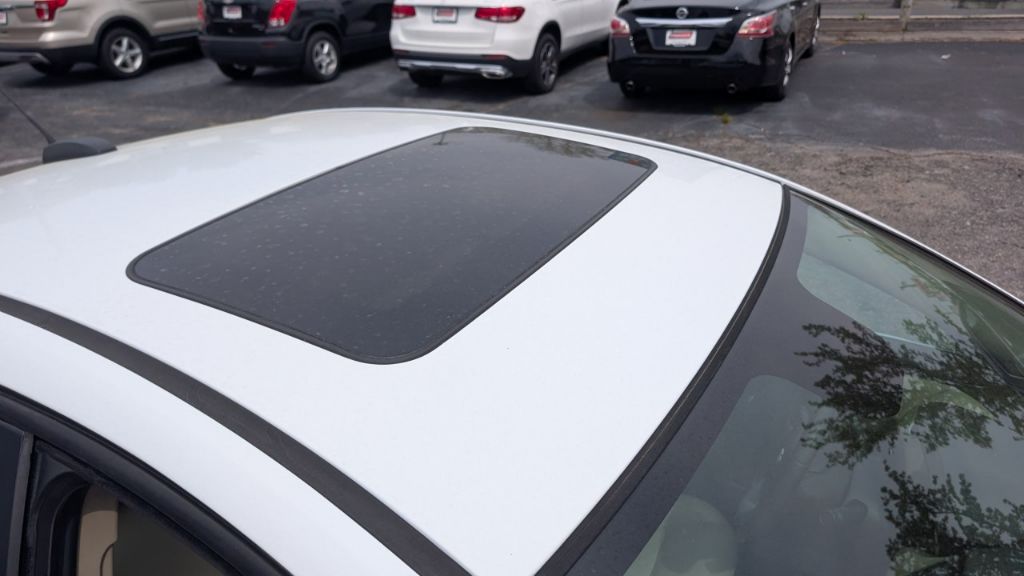Photo 9 of this CHEVROLET CRUZE