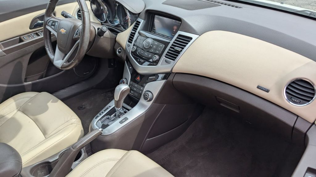 Photo 13 of this CHEVROLET CRUZE