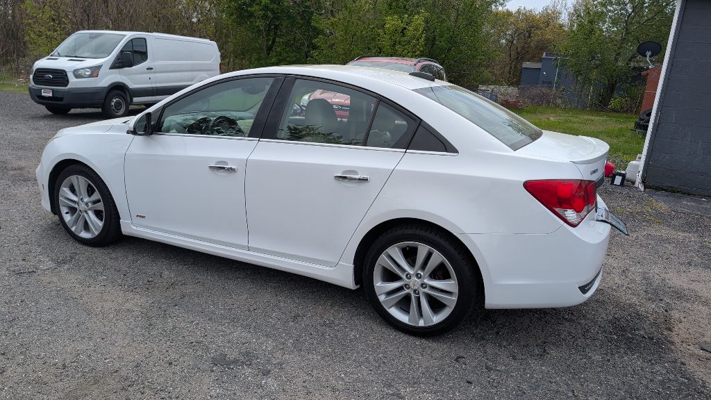 Photo 4 of this CHEVROLET CRUZE
