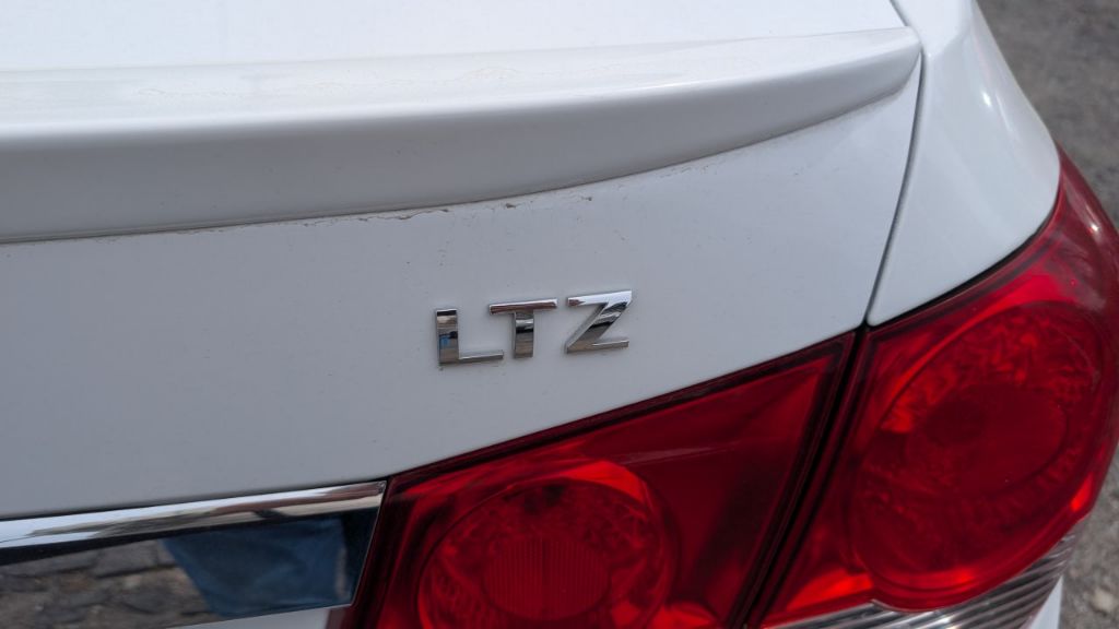 Photo 7 of this CHEVROLET CRUZE