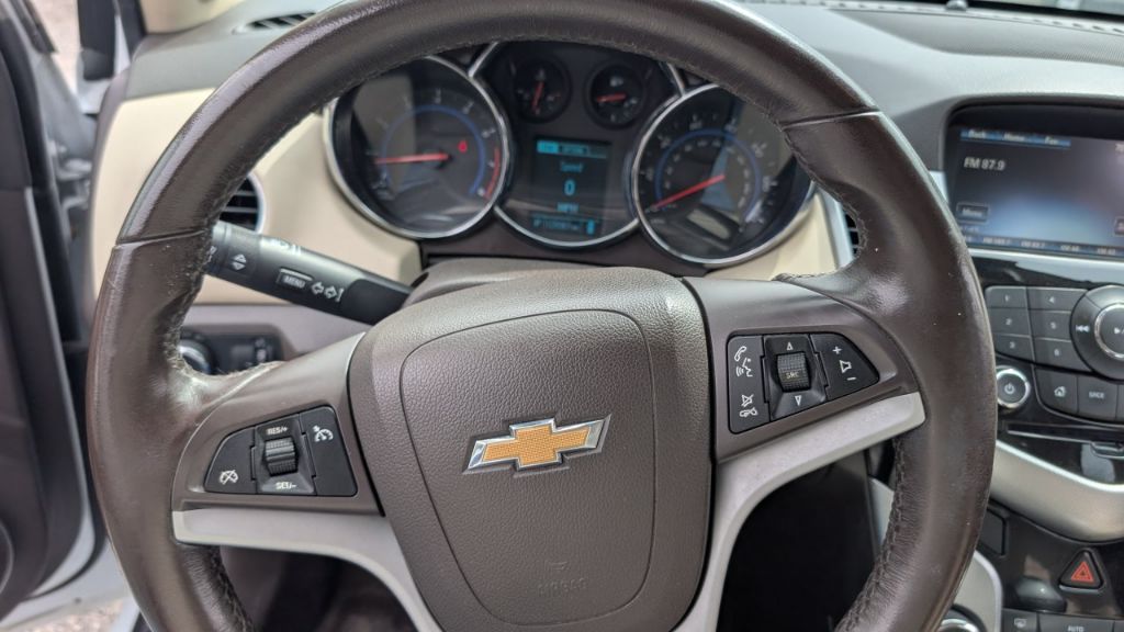 Photo 16 of this CHEVROLET CRUZE