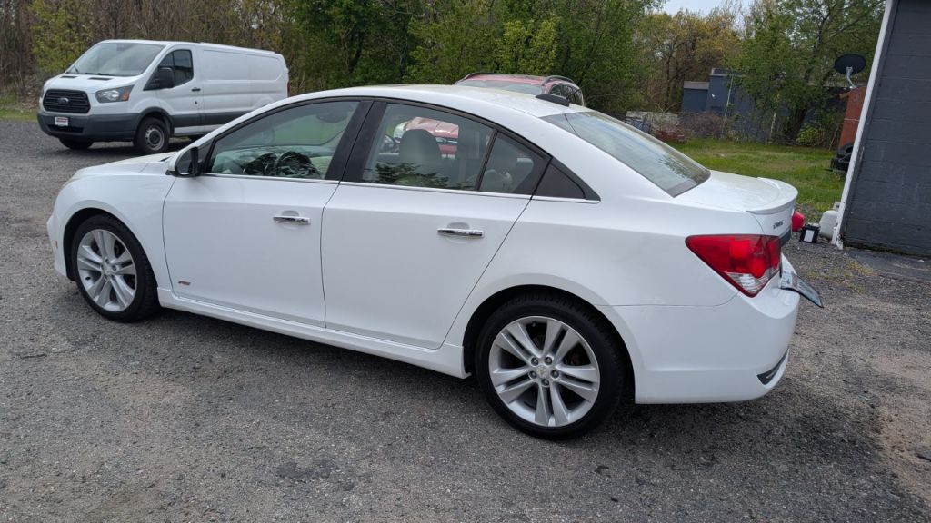 Photo 5 of this CHEVROLET CRUZE