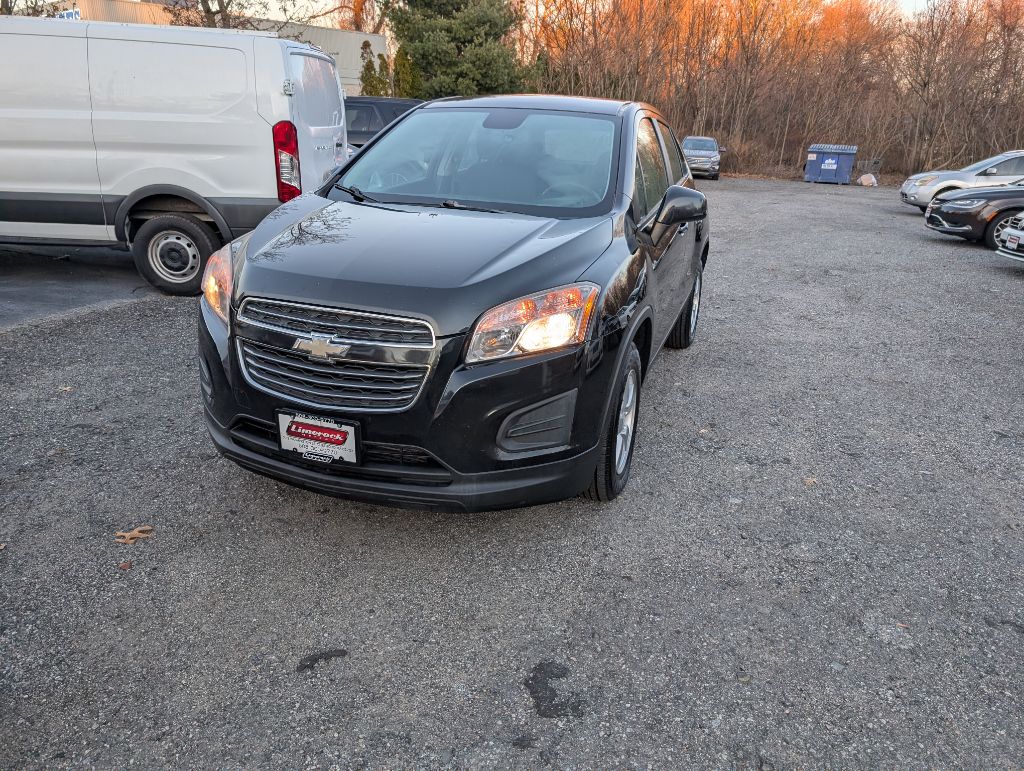 Photo 3 of this CHEVROLET TRAX