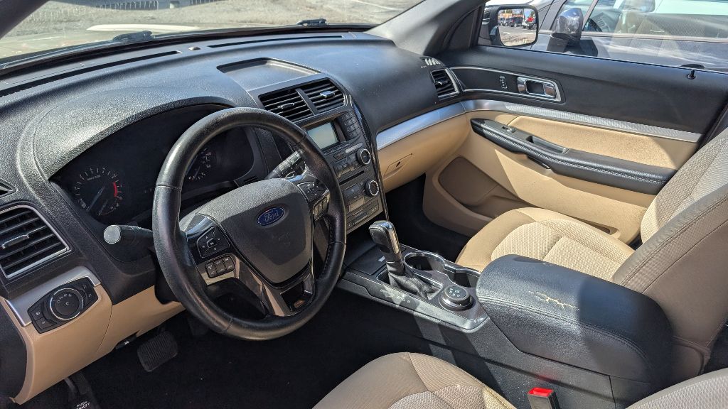 Photo 9 of this FORD EXPLORER