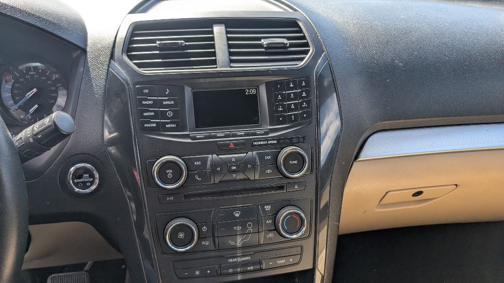 Photo 11 of this FORD EXPLORER