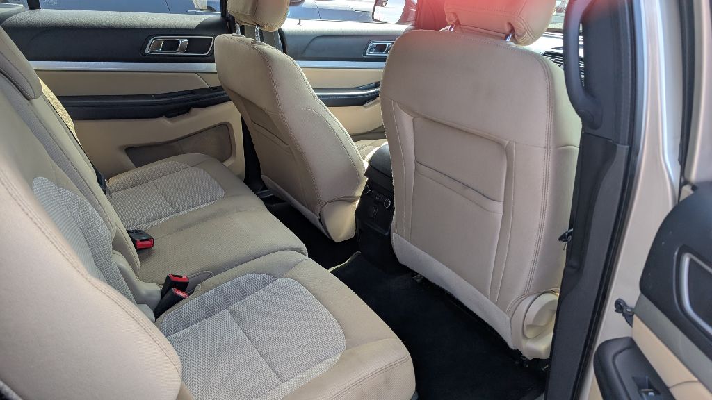 Photo 8 of this FORD EXPLORER