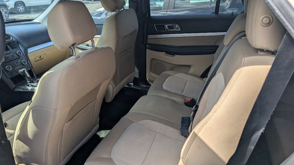 Photo 6 of this FORD EXPLORER