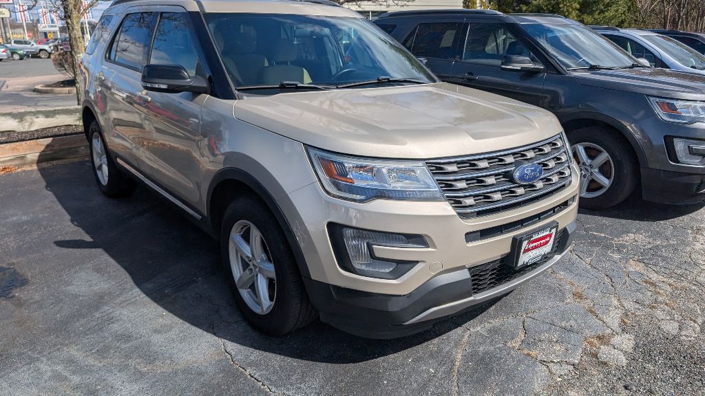 Photo 2 of this FORD EXPLORER