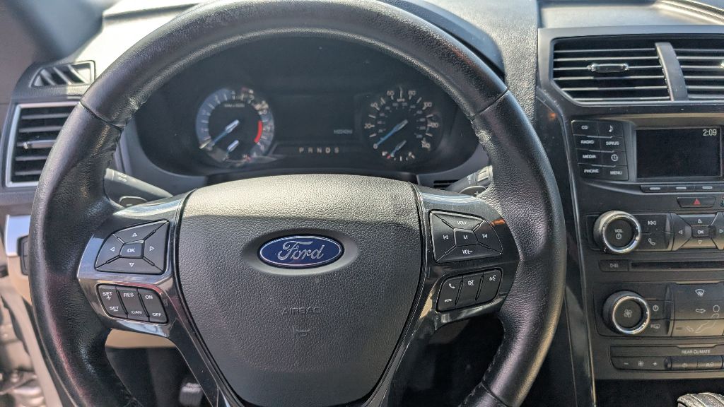 Photo 10 of this FORD EXPLORER