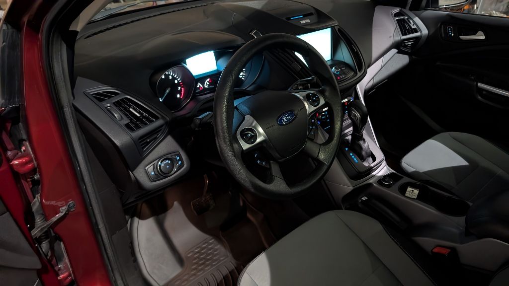 Photo 12 of this FORD ESCAPE