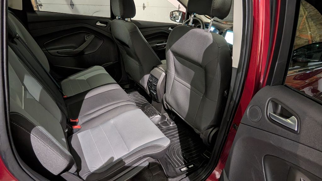 Photo 9 of this FORD ESCAPE
