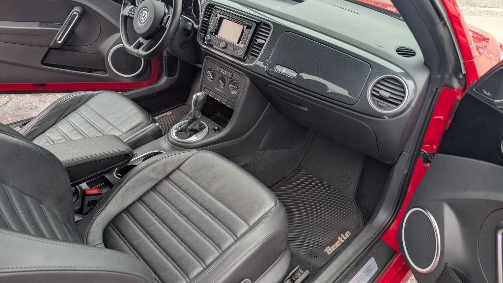 Photo 8 of this VOLKSWAGEN BEETLE GLS