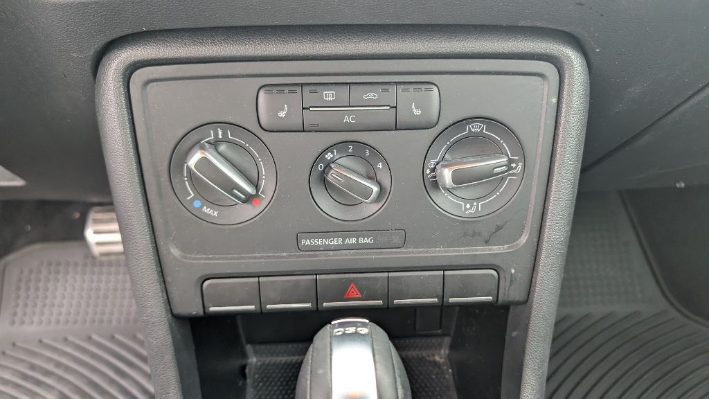 Photo 9 of this VOLKSWAGEN BEETLE GLS