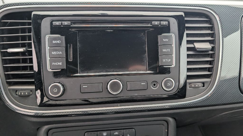Photo 10 of this VOLKSWAGEN BEETLE GLS