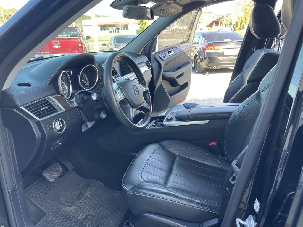Photo 7 of this MERCEDES-BENZ GL -450