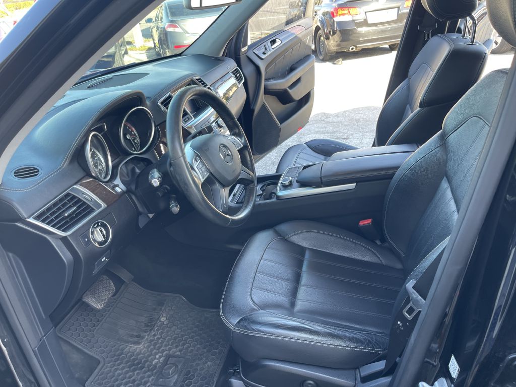 Photo 8 of this MERCEDES-BENZ GL -450
