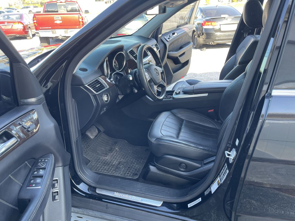 Photo 11 of this MERCEDES-BENZ GL -450