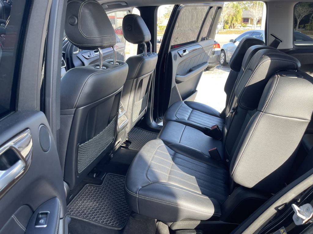 Photo 12 of this MERCEDES-BENZ GL -450