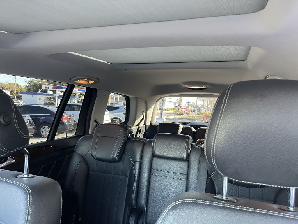 Photo 19 of this MERCEDES-BENZ GL -450