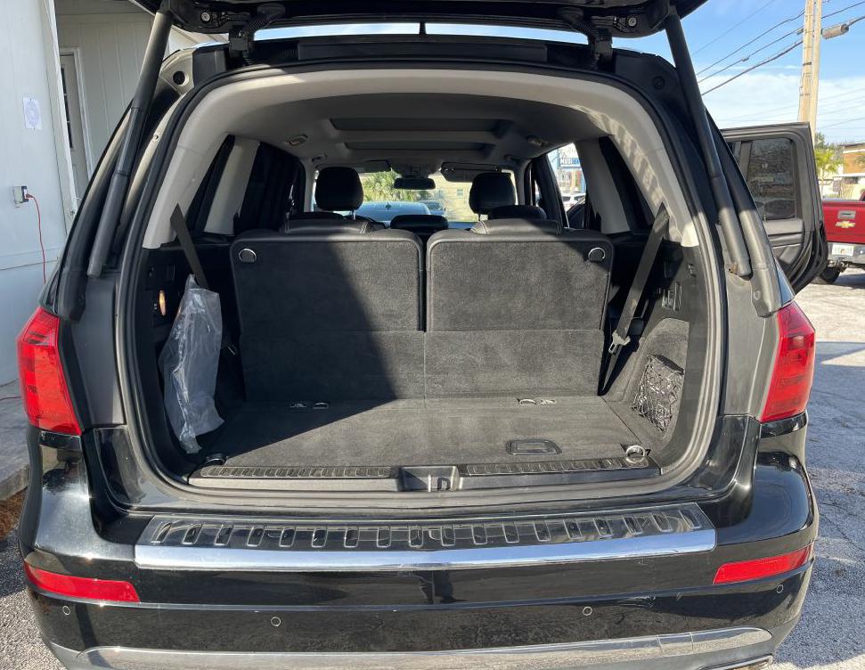 Photo 13 of this MERCEDES-BENZ GL -450