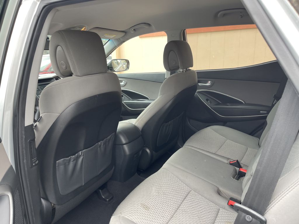 Photo 6 of this HYUNDAI SANTAFE
