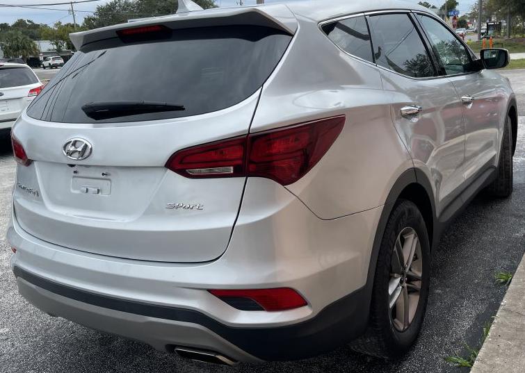 Photo 4 of this HYUNDAI SANTAFE