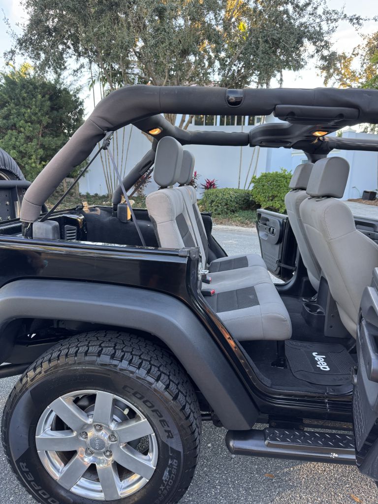 Photo 8 of this JEEP WRANGLER UNLIMI