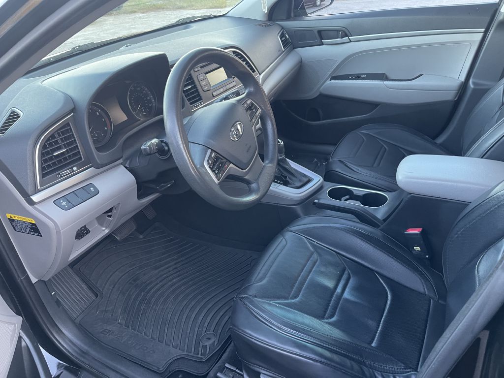Photo 6 of this HYUNDAI ELANTRA