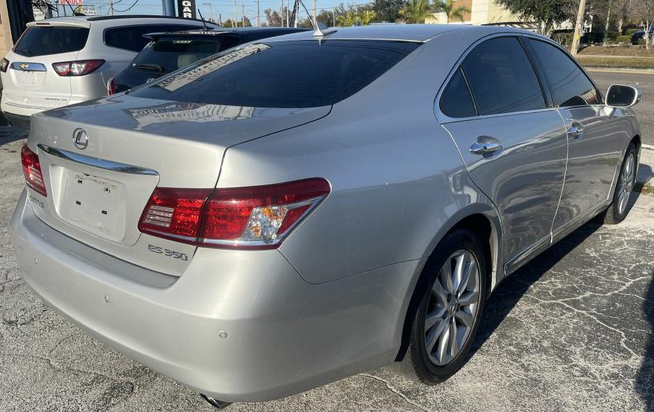 Photo 2 of this LEXUS ES