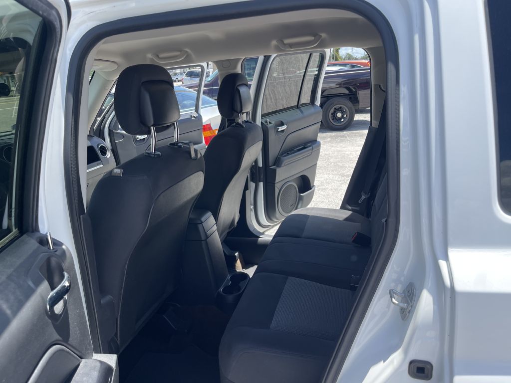 Photo 7 of this JEEP PATRIOT