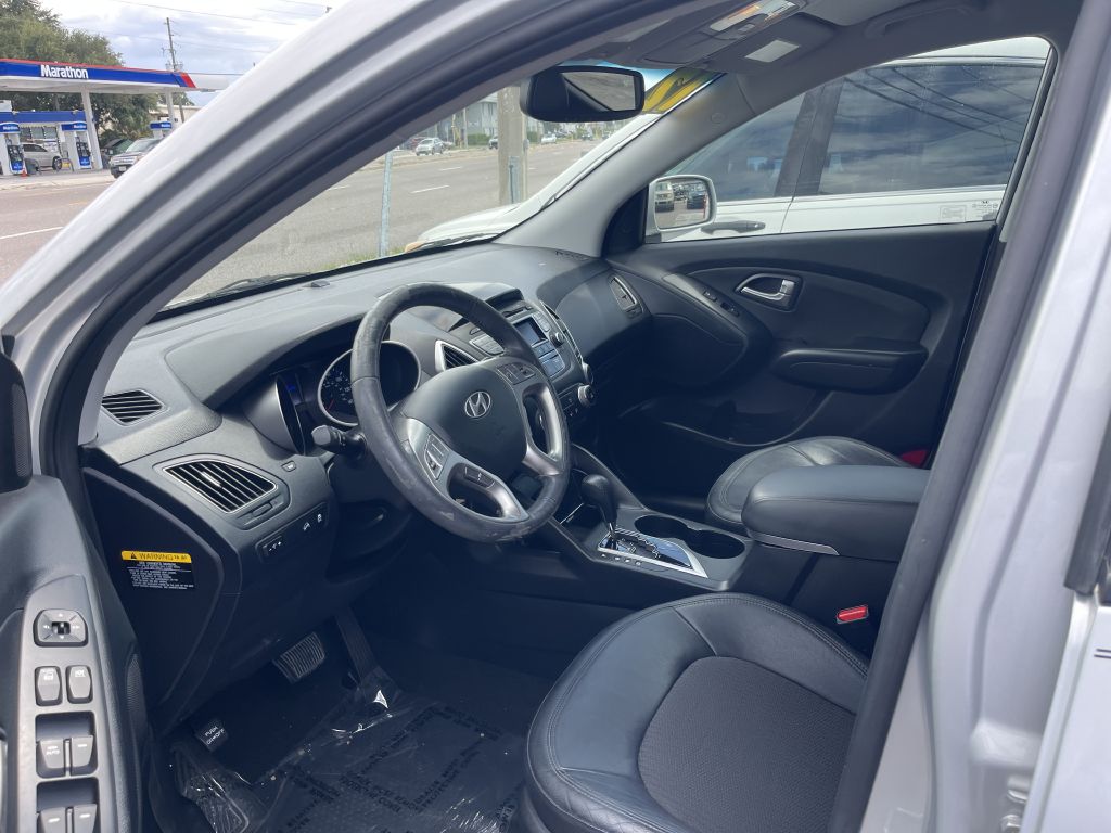 Photo 8 of this HYUNDAI TUCSON