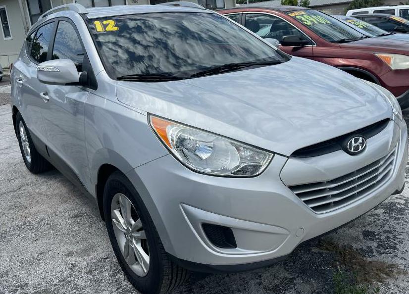 Photo 3 of this HYUNDAI TUCSON