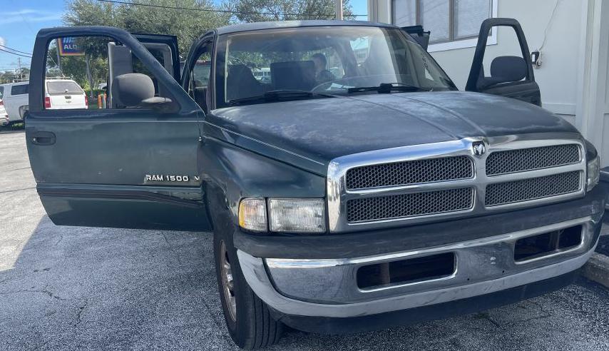 Photo 2 of this DODGE RAM 1500