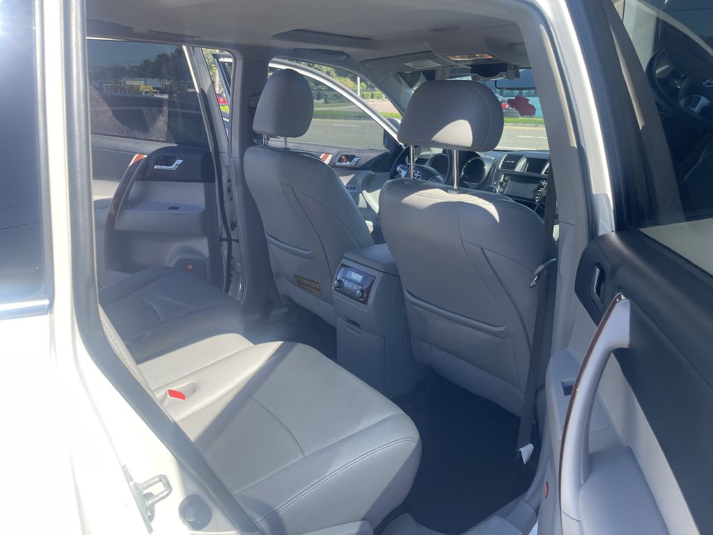 Photo 11 of this TOYOTA HIGHLANDER