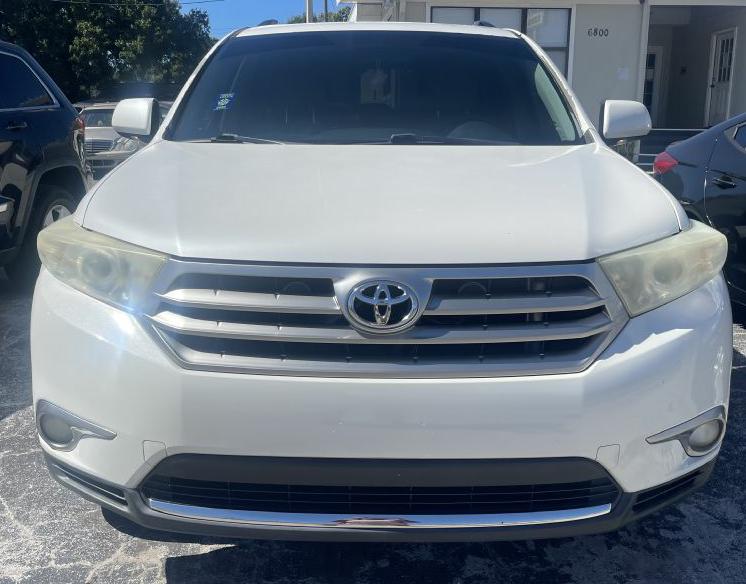 Photo 3 of this TOYOTA HIGHLANDER