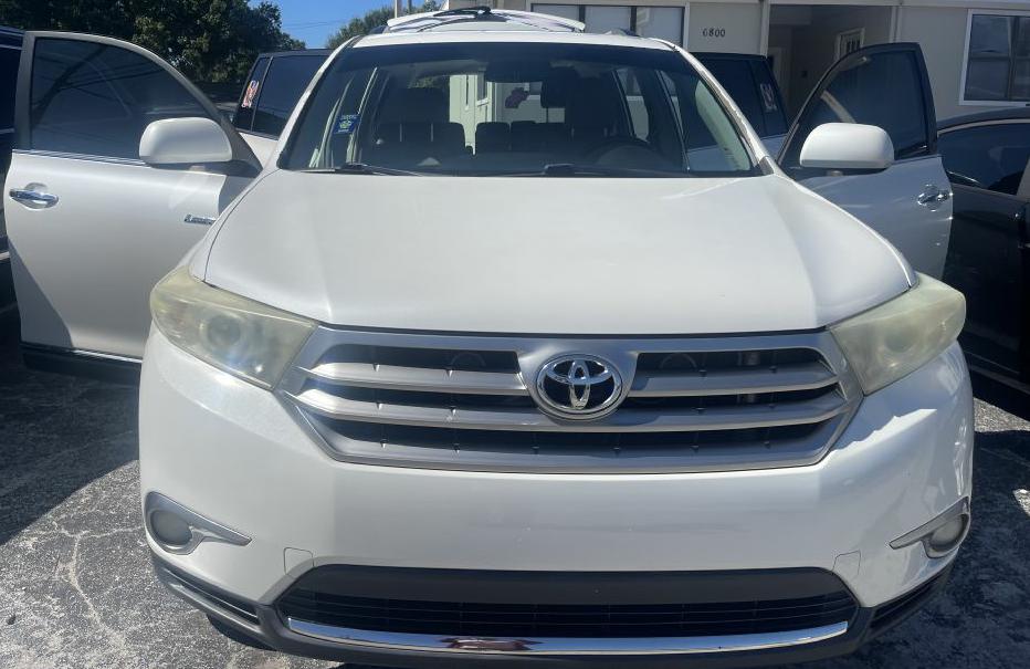 Photo 5 of this TOYOTA HIGHLANDER