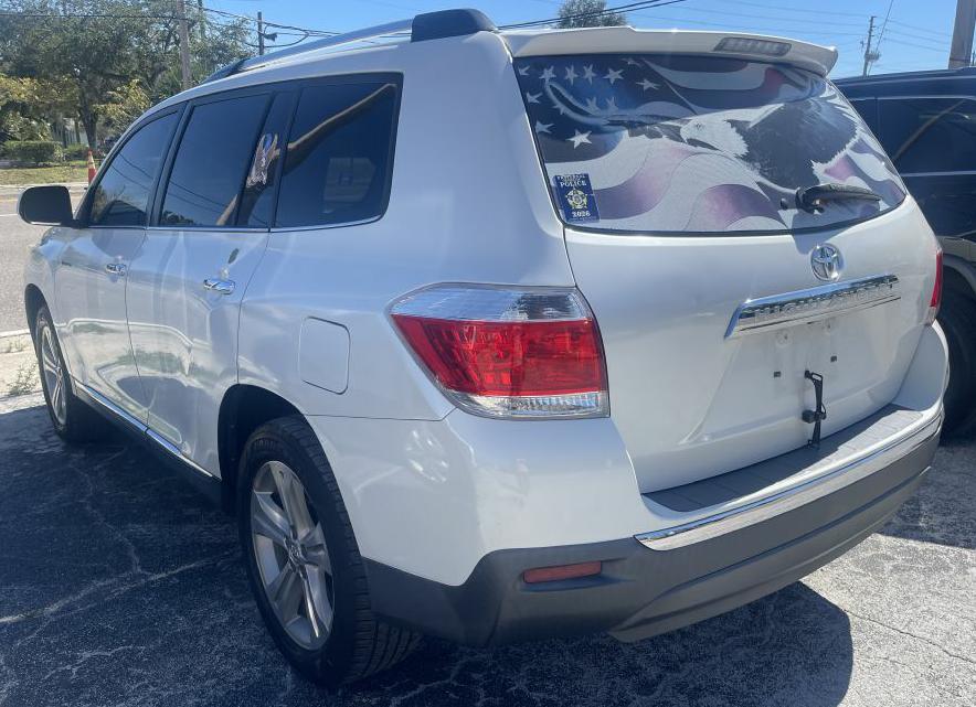 Photo 7 of this TOYOTA HIGHLANDER