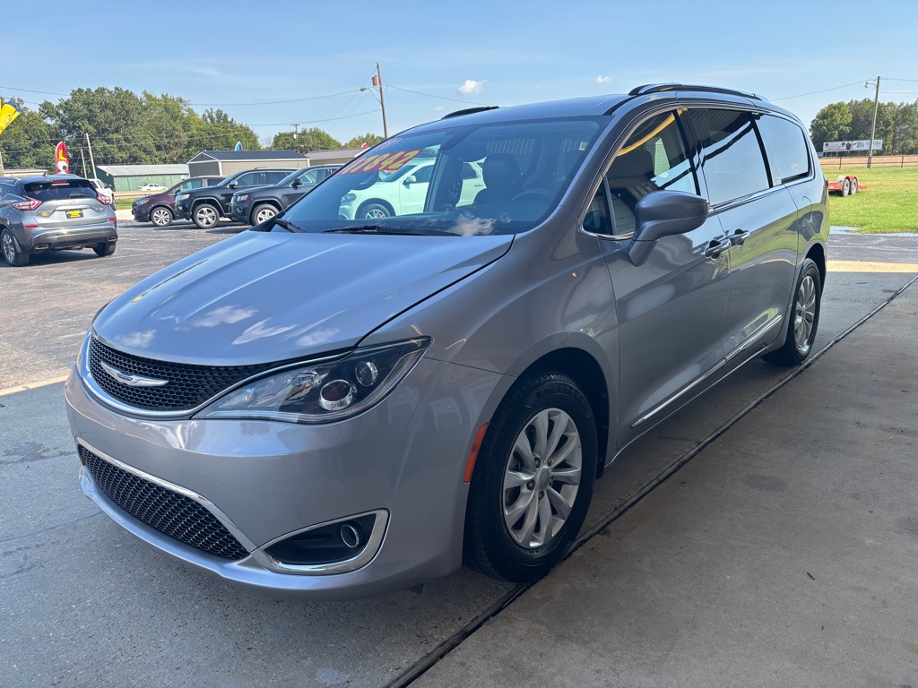 Photo 6 of this CHRYSLER PACIFICA