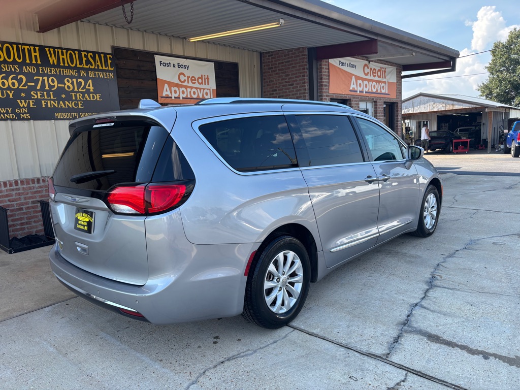 Photo 3 of this CHRYSLER PACIFICA