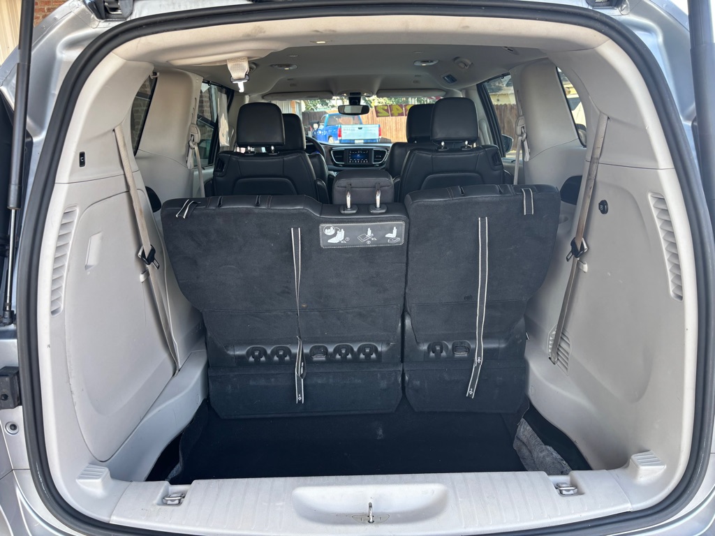 Photo 10 of this CHRYSLER PACIFICA