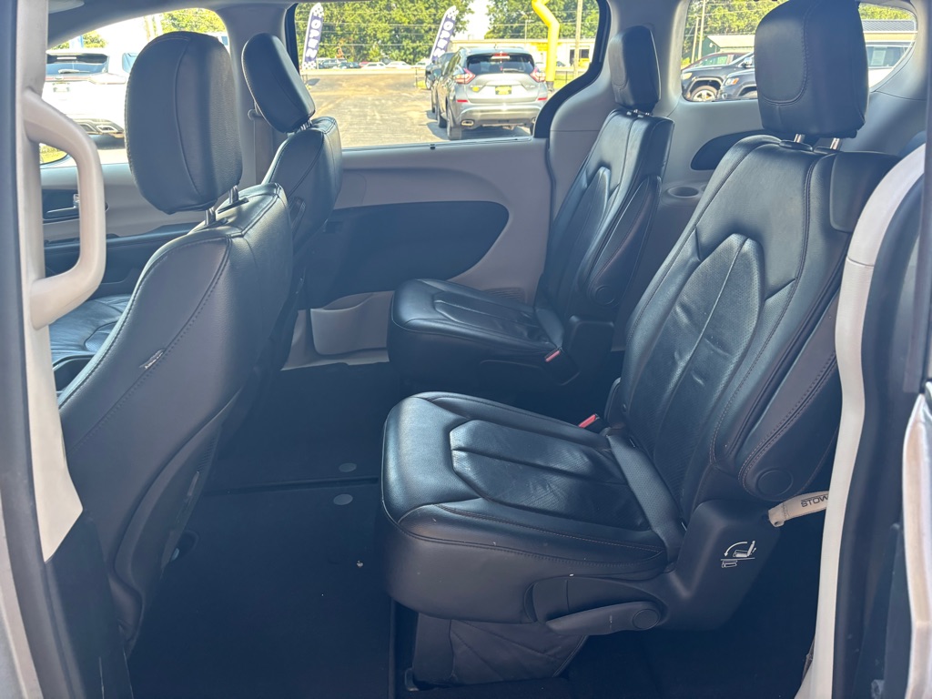 Photo 9 of this CHRYSLER PACIFICA